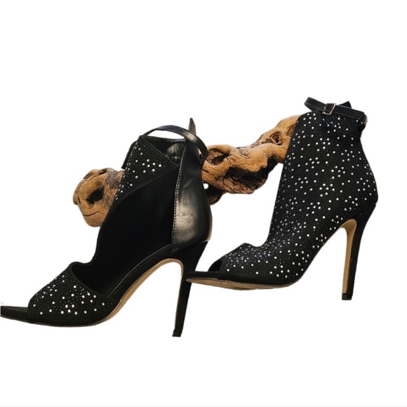 Heels - Picture 5 of 8